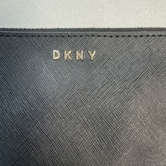 DKNY Black Leather Wristlet Clutch Purse Zip Top Logo Bag Evening Essentials - Picture 1 of 8